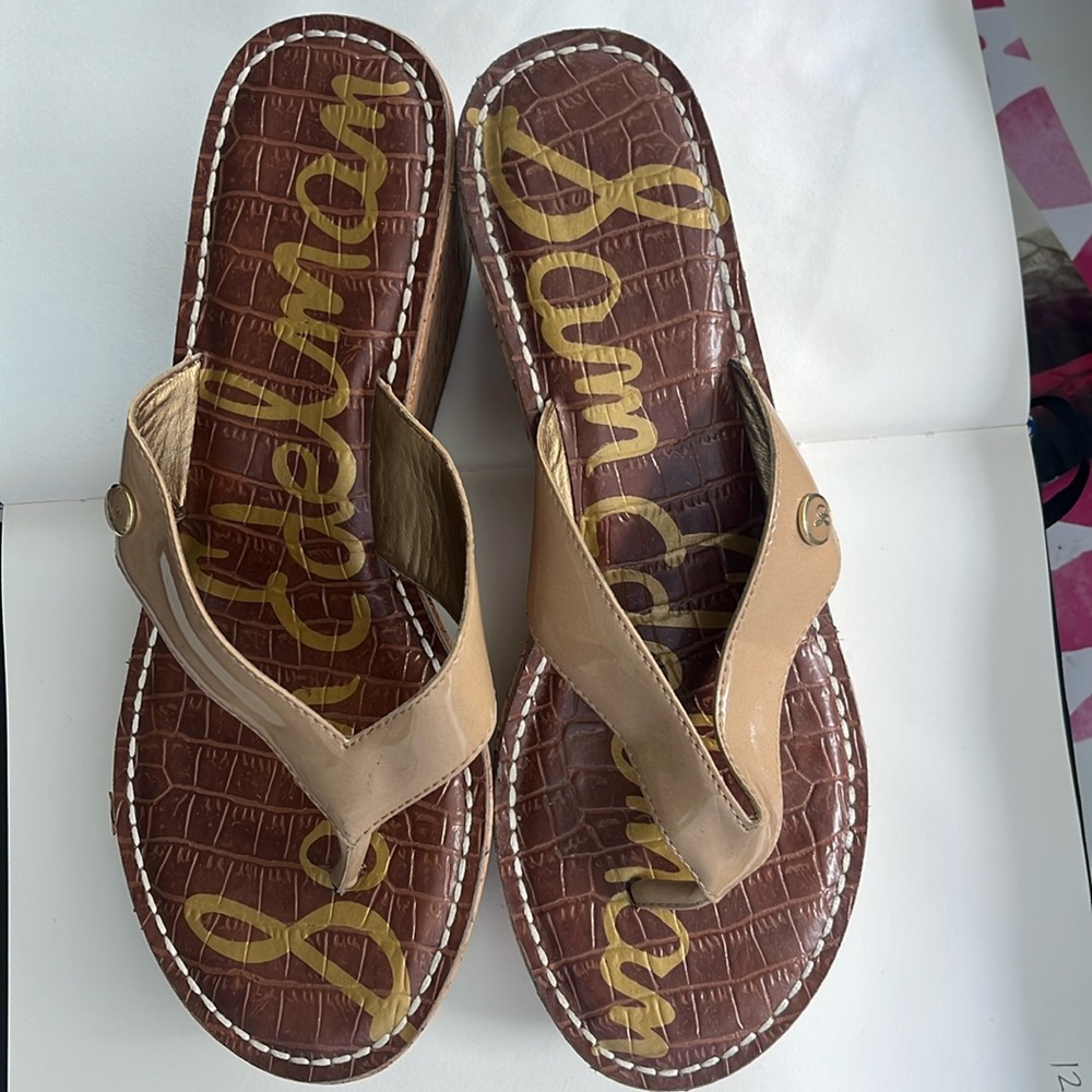 Sam Edelman camel /tan patent elevated thong  sandal sz 7.5M